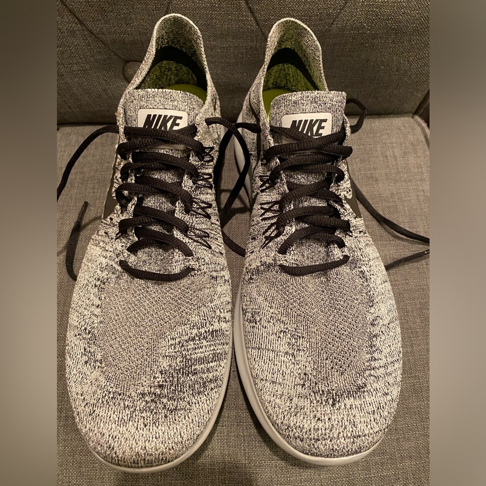 NIKE ~ MEN ~ NEW ~ Gray, Black & White ~ Size 10
